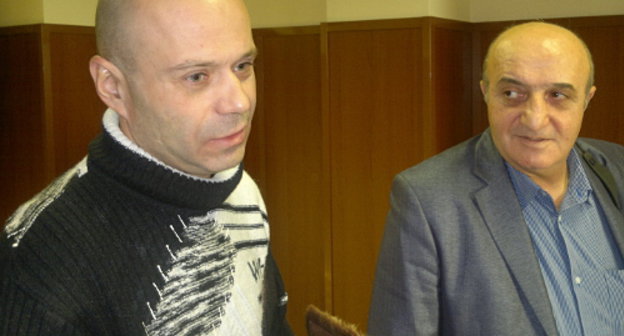 Дмитрий Павлюченков (слева) и Карен Нерсесян после заседания суда. Москва, 12 декабря 2012 г. Фото Юлии Буславской для "Кавказского узла"