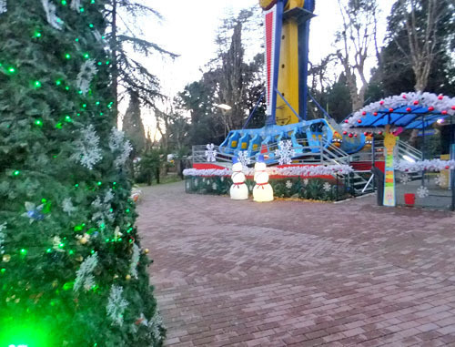 Новогодняя елка в парке "Ривьера". Сочи,30 декабря 2012 г. Фото Светланы Кравченко для "Кавказского узла" 