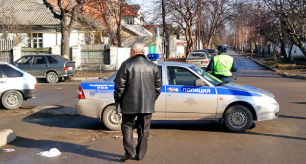 Полиция на улице Кешокова в Нальчике, 28 января 2013 г.Фото: министерство внутренних дел по Кабардино-Балкарской республике, http://07.mvd.ru