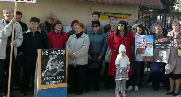Митинг против строительства ТЭС в Кудепсте 9 февраля 2013 г. Фото предоставлено участницей митинга, блогером Татьяной Осиповой