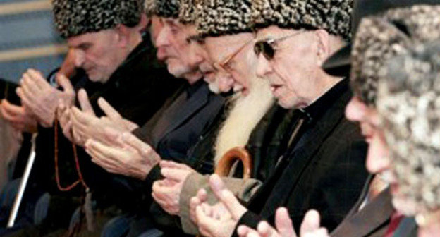 Участники регионального общественного движения "Мехк-Кхел". Фото http://www.habar.org