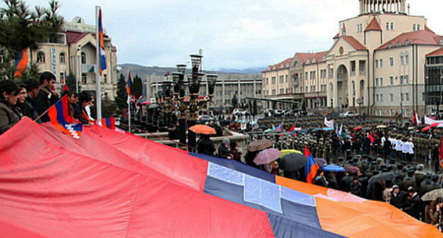 Празднование 25-й годовщины движения за воссоединение Нагорного Карабаха с Арменией. Митинг в Степанакерте 13 февраля 2013 г. Фото: http://www.president.nkr.am
