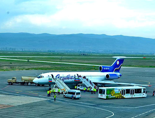 Аэропорт "Уйташ" в Махачкале. Фото: Эльдар Расулов, Сергей Мартьянов, http://www.odnoselchane.ru