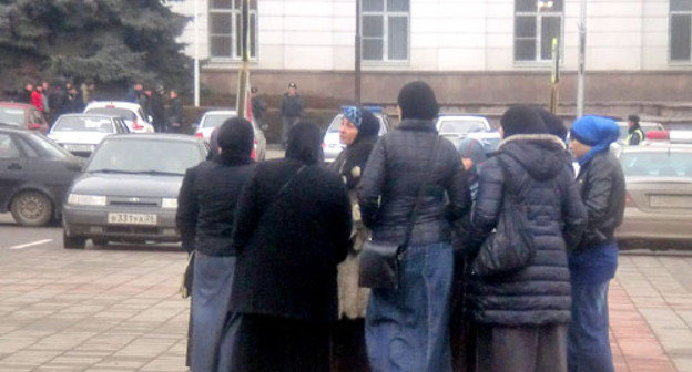 КБР, Нальчик, 20 февраля 2013 г. Участники митинга в поддержку родственников пропавших местных жителей. Фото Рустама Мацева