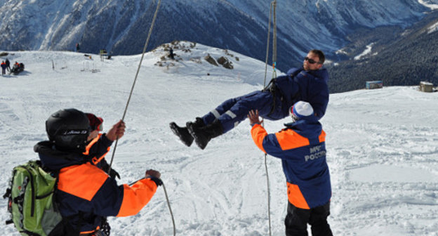 КЧР, поселок Домбай, тренировка спасателей. Фото пресс-службы ГУ МЧС КЧР, http://www.09.mchs.gov.ru
