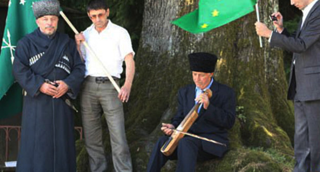 Участники расширенного заседания МЧА в Сочи. 2011 г. Фото Анзора Нибо, http://adygi.ru