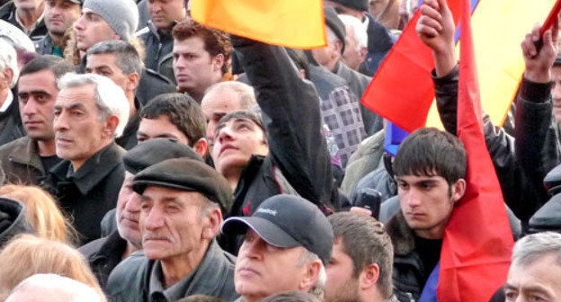 Митинг на площади "Свобода" сторонников Раффи Ованнисяна против результатов выборов. Ереван, 20 февраля 2013 г. Фото Армине Мартиросян для "Кавказского узла"