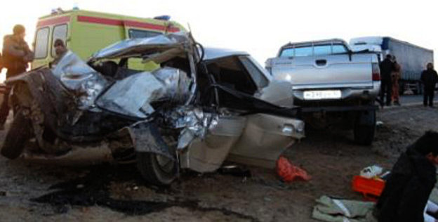 Последствия ДТП в Енотаевском районе Астраханской области. 24 февраля 2013 г. Фото пресс-службы ГУ МЧС по Астраханской области, http://www.30.mchs.gov.ru