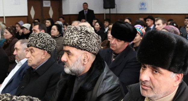 Участники встречи с главой Ингушетии Юнус-Беком Евкуровым в Карабулаке 16 февраля 2013 г. Фото: http://www.ingushetia.ru