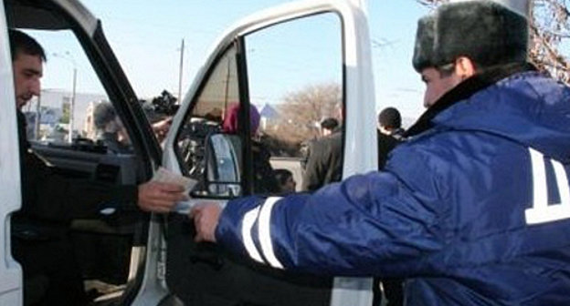 Проверка документов на посту ГИБДД в Дагестане. Фото: http://www.r05.fssprus.ru