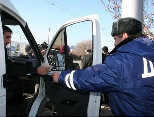 Проверка документов на посту ГИБДД в Дагестане. Фото: http://www.r05.fssprus.ru