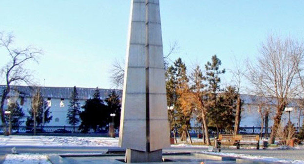 Вечный огонь в мемориальном комплексе "Братский сад" в Астрахани. Фото http://www.echo.msk.ru