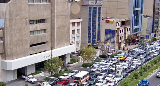 Иран, Тегеран, Бульвар Мирдамад. Фото: en:User:Wikilo12, http://commons.wikimedia.org