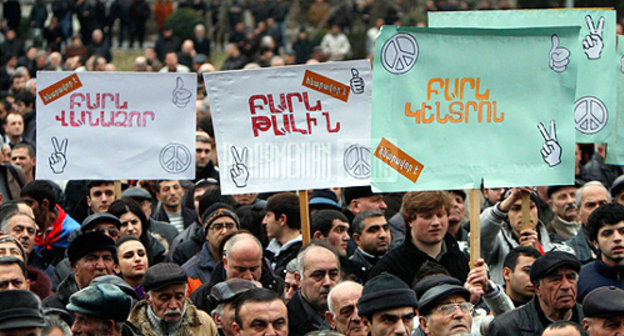 Митинг Раффи Ованнисяна на площади Свободы в Ереване 28 февраля 2013 г. Фото: © PanARMENIAN Photo/Hrant Khachatryan