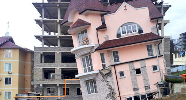 Обвал дома в Сочи. 3 марта 2013 г. Фото: информационное агентство "Федерал Пресс", fedpress.ru