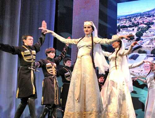 Выступает ансамбль «Имеди». Ростов-на-Дону, 13 марта 2013 г. Фото Натальи Баженовой для "Кавказского узла"
