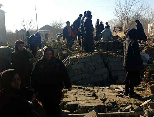 На развалинах дома, взорванного силовиками в Нововсаситли. Дагестан, Хасавюртовский район, 7 марта 2013 г. Фото Умара Гаджиалиева, islamcivil.ru