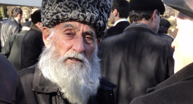 Участники митинга в память о жертвах депортации балкарцев. КБР, Нальчик, 8 марта 2013 г. Фото Людмилы Маратовой для "Кавказского узла"