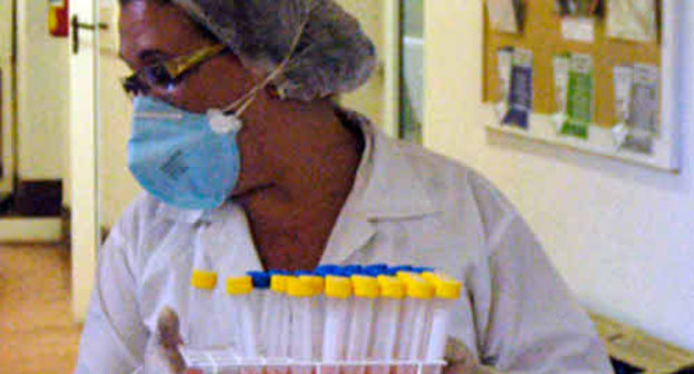 Пробы на "свиной грипп". Фото: http://www.flickr.com/photos/governo_de_minas_gerais