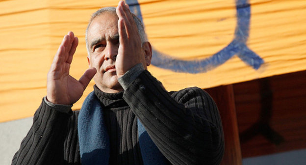 Раффи Ованнисян на митинге оппозиции в Ереване 10 марта 2013 г. Фото: © PanARMENIAN Photo/Varo Rafayelyan