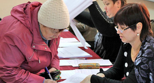 Голосование на выборах в городскую думу Краснодара 10 марта 2013 г. Фото Андрея Кошика для "Кавказского узла".