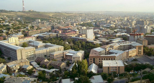 Панорама Еревана. Фото: Simon Hooks, http://www.flickr.com/photos/gogap