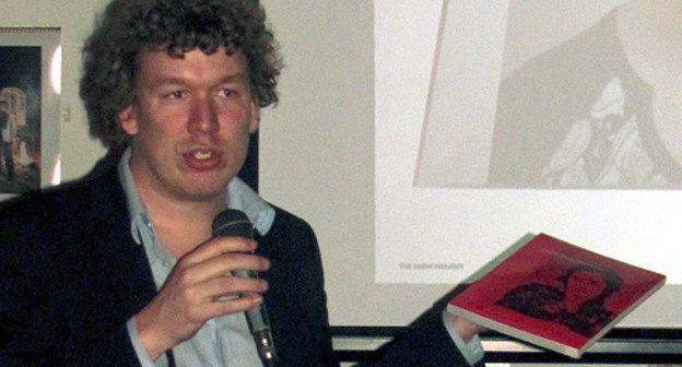 Фотограф Роб Хорнстра, один из авторов проекта "Сочи", на презентации выставки "Нидерландские и фламандские фотографы о России" в выставочном зале Музея и общественного центра имени Сахарова. Москва, 10 марта 2013 г. Фото Семена Чарного для "Кавказского узла"