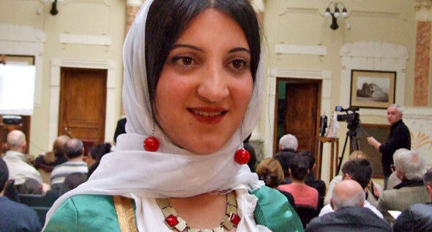 Одна из авторов книги "Черкесский путеводитель" Мариам Бежиташвили во время презентации издания в здании Национальной парламентской библиотеке. Тбилиси, 14 марта 2013 г. Фото Эдиты Бадасян для "Кавказского узла"