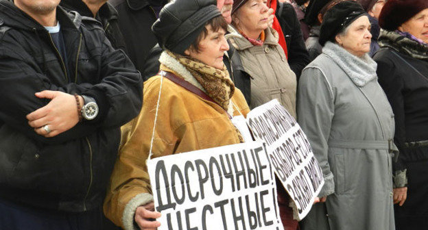 Митинг, организованный коммунистами, за отставку губернатора Волгоградской области Сергея Боженова
состоялся на площади Павших борцов. Волгоград, 16 марта 2013 г. Фото Татьяны Филимоновой для "Кавказского узла"
