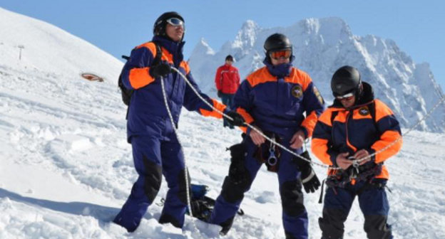 Спасатели Карачаево-Черкесии. Фото:  пресс-служба ГУ МЧС России по Карачаево-Черкесской Республике, www.09.mchs.gov.ru