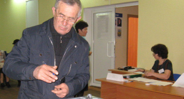 Голосование на дополнительных выборах депутата Волгоградской областной думы по Городищенскому одномандатному округу №5. 24 марта 2013 г. Фото Вячеслава Ященко для "Кавказского узла"
