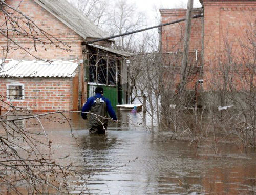 Подтопление в Ростовской области. 24 марта 2013 г. Фото ГУ МЧС Ростовской области, http://www.61.mchs.gov.ru