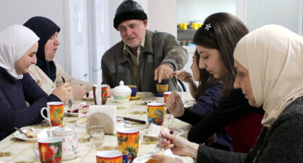 Беженцы из Сирии в столовой Центра временного размещения иностранных граждан. Северная Осетия, станица Архонская, 13 марта 2013 г. Фото Эммы Марзоевой для "Кавказского узла"