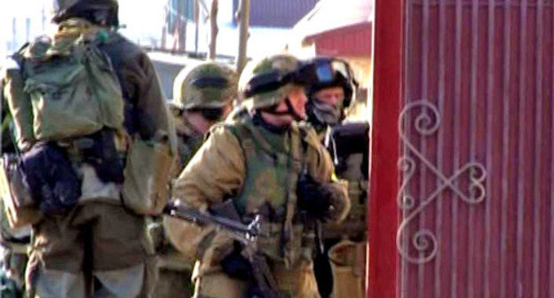 Спецоперация в пригороде Махачкалы поселке Семендере. 21 марта 2013 г. Фото http://www.nak.fsb.ru/