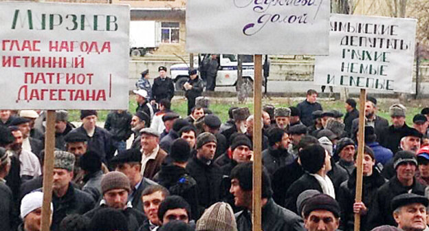 Митинг кумыкского народа в Редукторном поселке Махачкалы 26 марта 2013 г. Фото Закира Магомедова