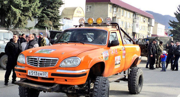 Автопробег на внедорожниках состоялся в Черекском райное в День возрождения Балкарского народа. Кабардино-Балкария, 28 марта 2013 г. Фото Людмилы Маратовой для "Кавказского узла"