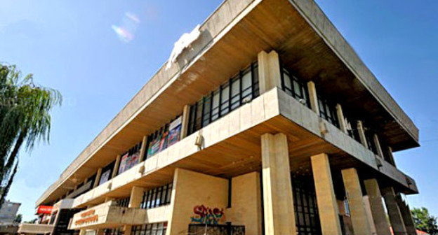 Дворец культуры и спорта возле которого произошла массовая драка. Ставрополь. Фото Дмитрия Степанова, http://www.stapravda.ru/