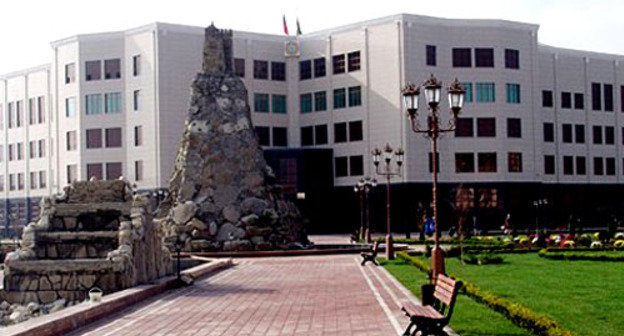 Здание администрации главы и правительства Чеченской республики. Фото er.ru