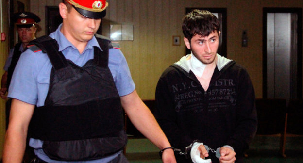 Бекхан Ризванов, один из обвиняемых по делу  у торгового центра "Европейский", в Пресненском суда Москвы. 3 августа 2012 г. Фото: http://www.gazeta.ru/social/2012/08/03/4709521.shtml