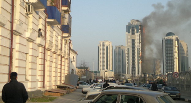 Пожар в высотном комплексе "Грозный-Сити". Чечня, Грозный, 3 апреля 2013 г. Фото "Кавказского узла"