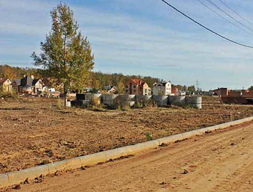 Строящийся поселок таунхаусов "Камелот" в Московской области. Фото: http://www.discontru.ru