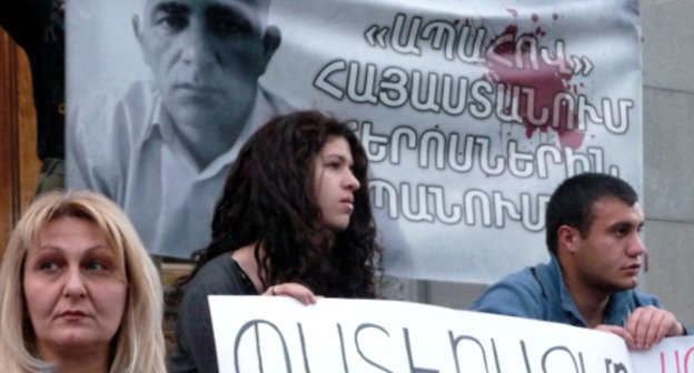 На акции памяти убитого главы села Прошян Грачьи Мурадяна. Ереван. 5 апреля 2013 г. Фото Армине Мартиросян для "Кавказского узла"