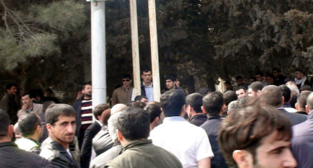 Сторонники Талеха Багирзаде на центральной площади Нардарана. 5 аперля 2013 г. Фото Парваны Байрамовой для "Кавказского узла"