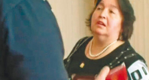 Задержание Валентины Тедеевой. Северная Осетия, 6 апреля 2013 г. Фото: оперативная съемка ГУ МВД по СКФО