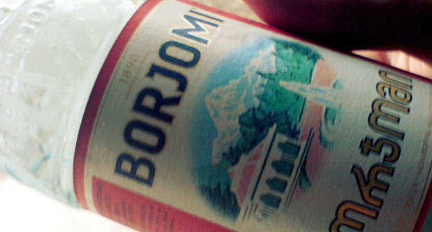 Бутылка минеральной воды "Боржоми". Фото: Morten Oddvik, http://www.flickr.com/photos/mortsan