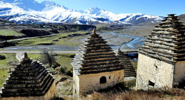 Некрополь у селения Даргавс. Северная Осетия. Фото: Alex Svirkin, http://ru.wikipedia.org/