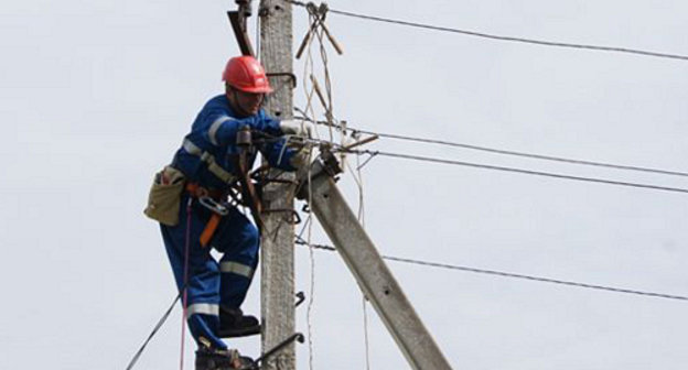 Ремонт линии электропередачи. Фото: http://www.kubanenergo.ru