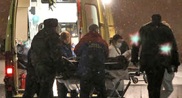 В Волгоград доставлены самолетом тела погибших в ДТП в Бельгии. 18 апреля 2013 г. Фото 34.mchs.gov.ru