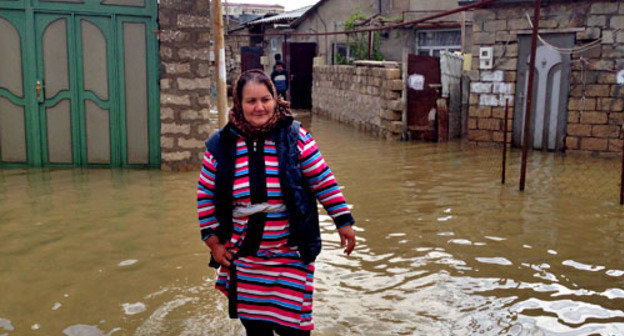 В результате ливней были затоплены до 90 индивидуальных жилых одноэтажных домов и приусадебных участков. Баку, поселок Сабунчи, 24 апреля 2013 г. Фото Азиза Каримова для "Кавказского узла"