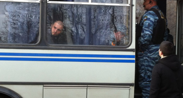 Автобус с задержанными прихожанами мечети "Дар уль-Аркам". Москва, 26 апреля 2013 г. Фото: http://ansar.ru